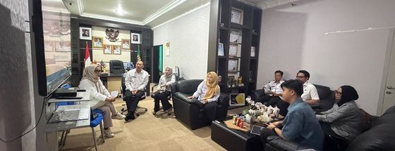 Tim kami membahas program bersama pimpinan Diskominfo SP Kabupaten Muara Enim di ruang kerja dinas.